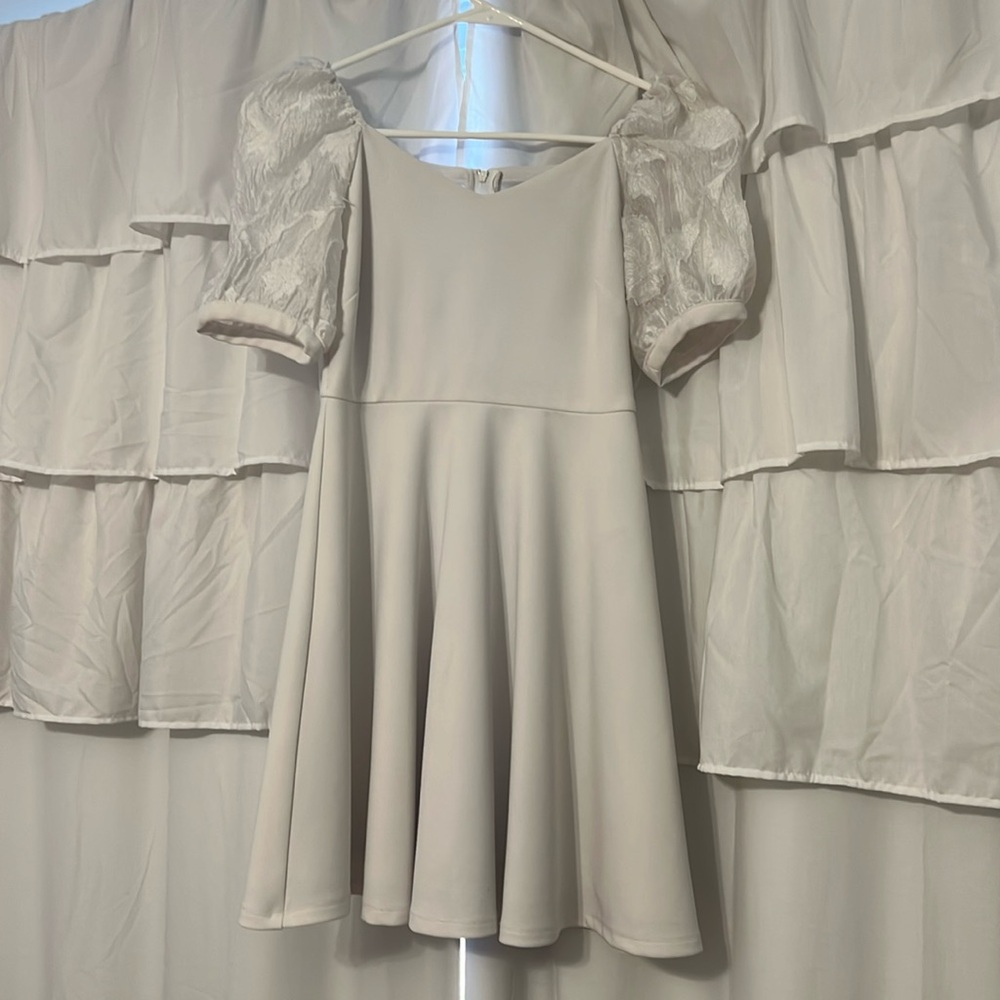 Juniors size 0 poof sleeve dress